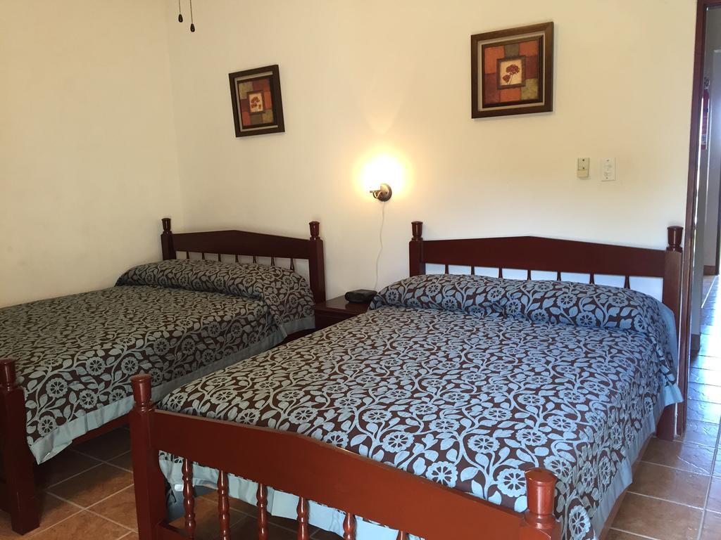 Panchos Villas Caye Caulker Ruang foto
