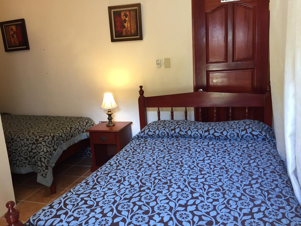 Panchos Villas Caye Caulker Ruang foto